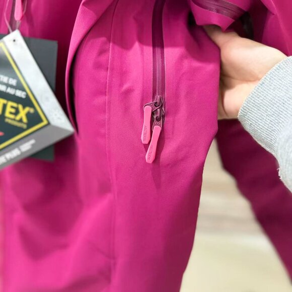 Arc'teryx Fuchsia GORE-TEX Down Jacket, Outdoor Windproof and Warm Hooded Jacket - Picture 7 of 7